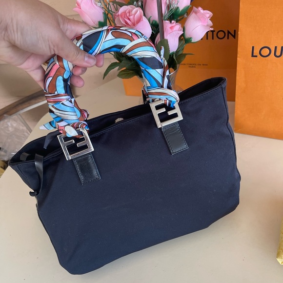 🖤🖤🖤Fendi nylon handbag with pouch❤️💼 - Picture 15 of 15